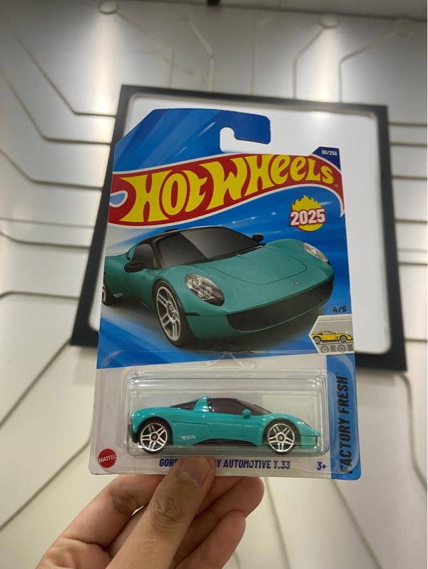 Mô hình Hot Wheels Gordon Murray Automotive T.33 - Màu xanh - Newseal