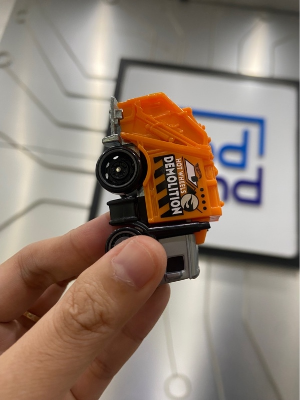 Mô hình Hot Wheels Total Disposal thuộc dòng HW Heavyweights