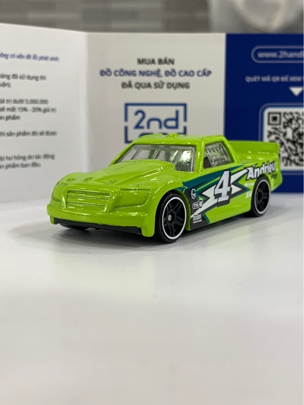 Mô hình Hotwheels Circle Trucker - Màu xanh - Ngoại hình: 98% - Body