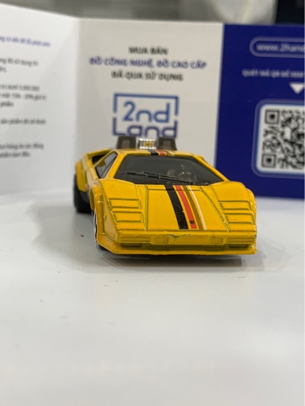 Mô hình Hotwheels Lamborghini Countach Pace Car - Màu vàng - Ngoại hình: 98% - Body