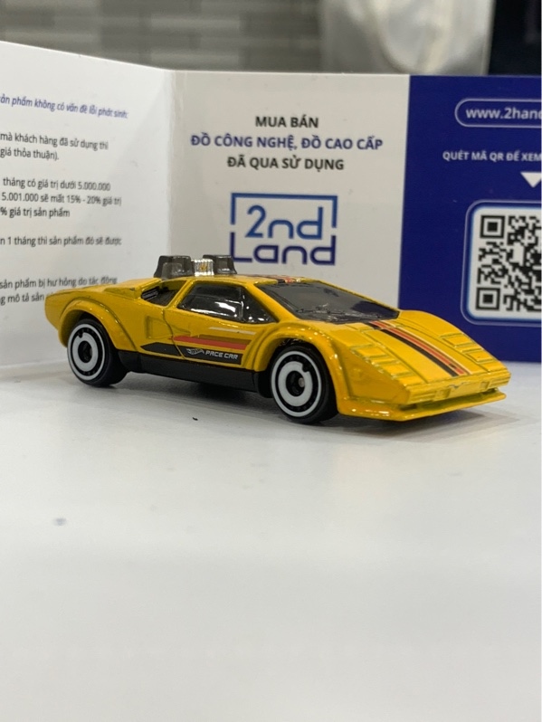 Mô hình Hotwheels Lamborghini Countach Pace Car - Màu vàng - Ngoại hình: 98% - Body