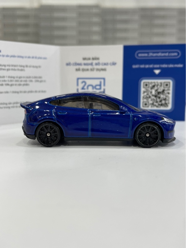 Mô hình Hotwheels Tesla Model Y - Màu xanh - Ngoại hình: 98% - Body