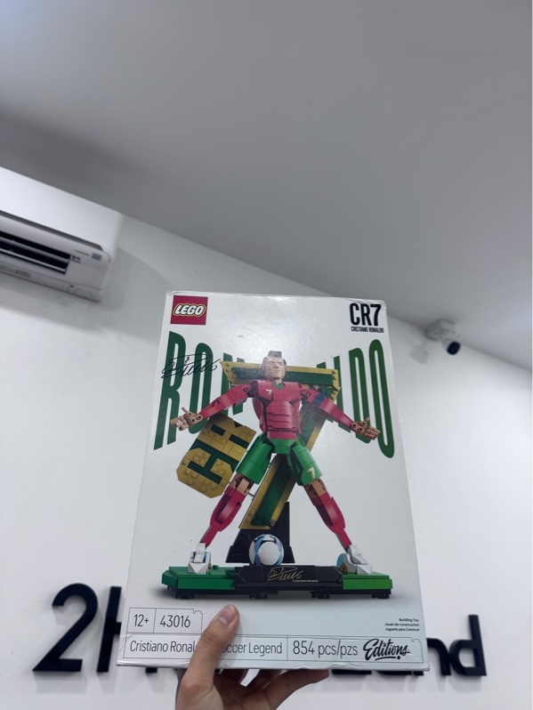Mô hình LEGO Editions Cristiano Ronaldo – Soccer Legend - Newseal