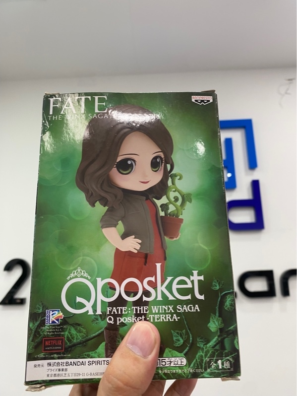 Mô hình nhân vật Terra từ dòng Q Posket của hãng Banpresto - Màu nâu xanh - Hộp móp mốc - Open Box