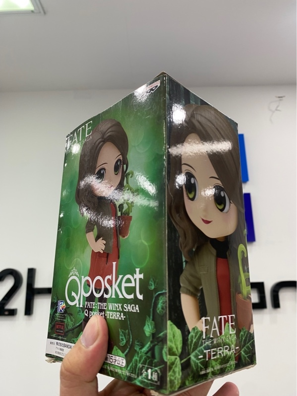 Mô hình nhân vật Terra từ dòng Q Posket của hãng Banpresto - Màu nâu xanh - Hộp móp mốc - Open Box