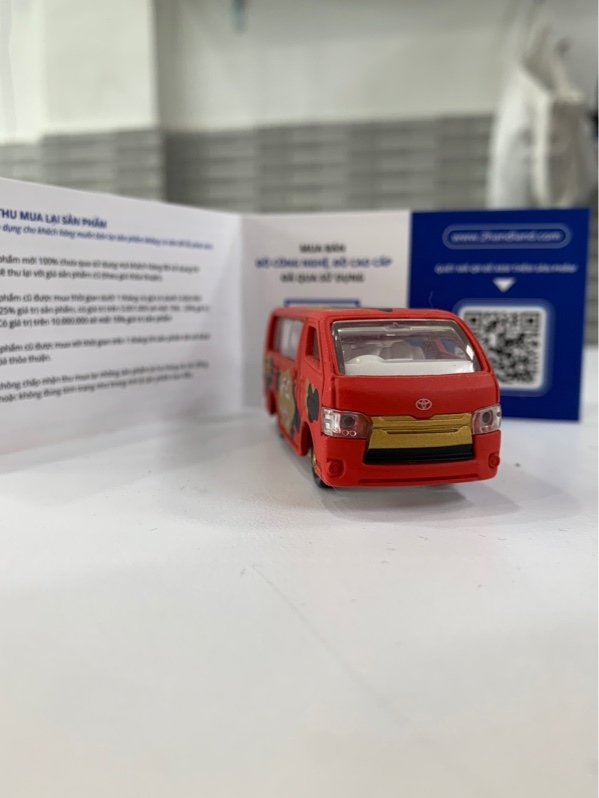 Mô hình Tomica Toyota Hiace - Màu đỏ - Ngọai hình: 98% - Body