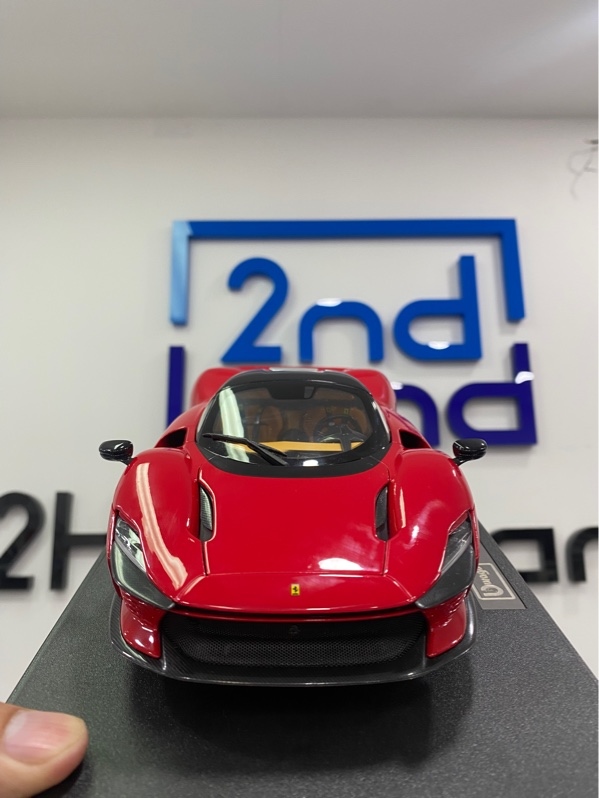 Mô hình Xe Ferrari Daytona SP3 - Màu đỏ - Ngoại hình: 98% - Trầy kính nhẹ - FullBox