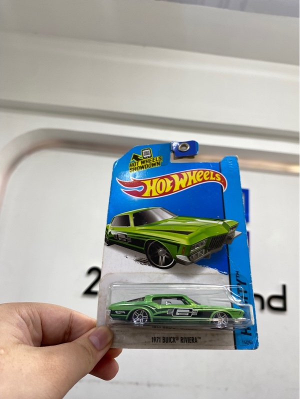 Mô hình xe Hot Wheels 1971 Buick Riviera - Màu xanh - Newseal