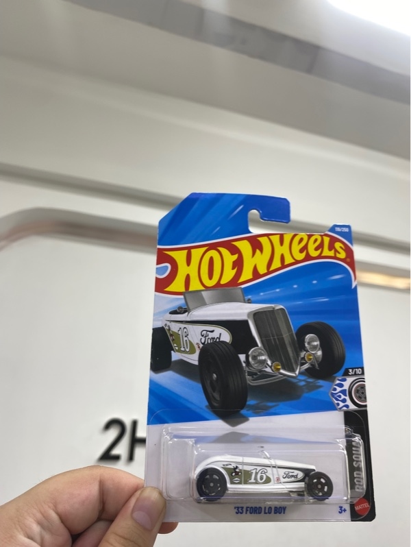 Mô hình xe Hot Wheels '33 Ford Lo Boy - Màu trắng - Newseal