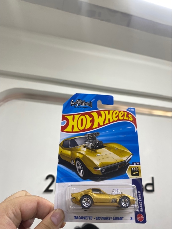 Mô hình xe Hot Wheels '68 Corvette - Gas Monkey Garage - Màu vàng - Newseal