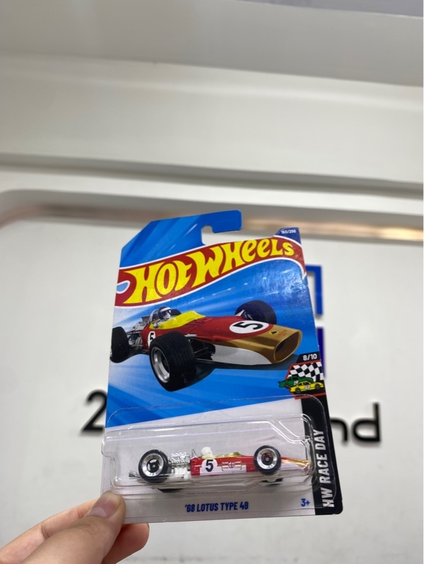 Mô hình xe Hot Wheels 68 LOTUS TYPE 49 - Màu đỏ - Newseal