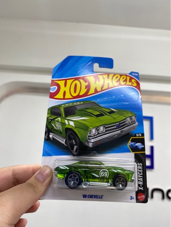 Mô hình xe hot wheels 69 Chevelle - Màu xanh - Newseal