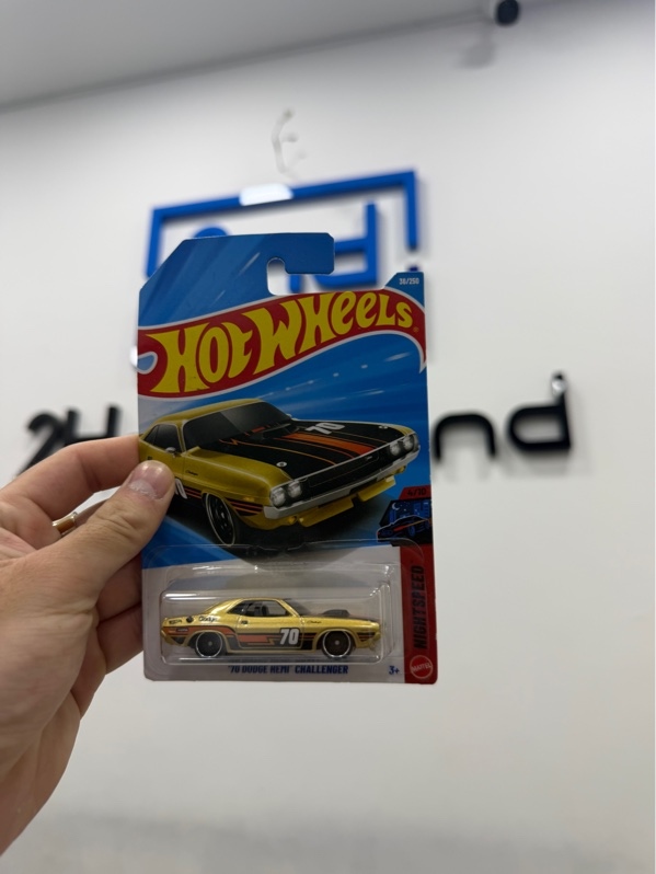 Mô hình xe Hot Wheels '70 Dodge Hemi Challenger - Newseal