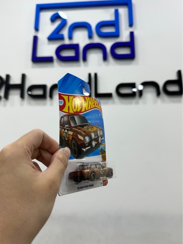 Mô hình xe Hot Wheels - '70 Ford Escort RS1600 thuộc dòng HW Dirt - Màu nâu - Newseal