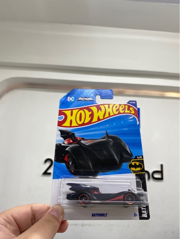 Mô hình xe Hot Wheels BATMOBILE - Màu đỏ đen - Newseal