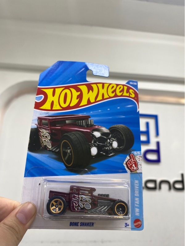 Mô hình xe Hot Wheels Bone Shaker - Màu đỏ đậm - Newseal