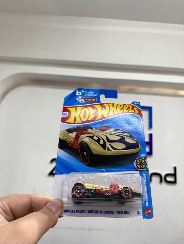 Mô hình xe Hot Wheels Braille racer / Voiture De Course - Twin Mill - Màu vàng đồng - Newseal