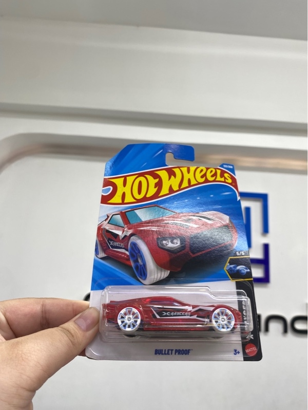 Mô hình xe hot wheels Bullet Proof - Màu đỏ - Newseal