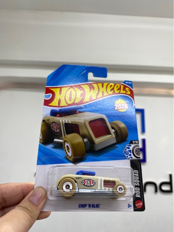 Mô hình xe hot wheels Chop 'N Bloc - Màu nâu cafe - Newseal