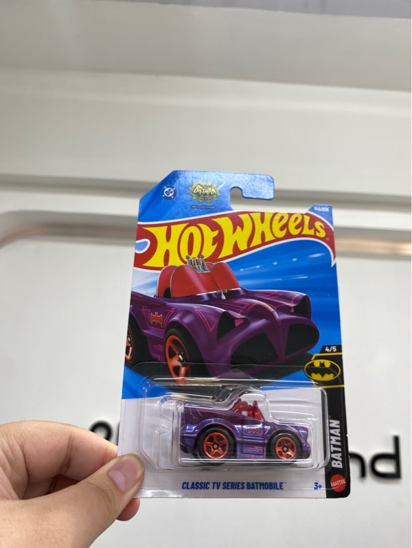 Mô hình xe hot wheels Classic TV Series Batmobile - Màu tím - Newseal