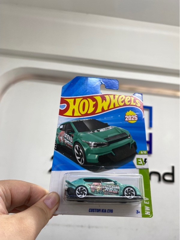 Mô hình xe Hot Wheels Custom KIA EV6 - Màu xanh - Newseal