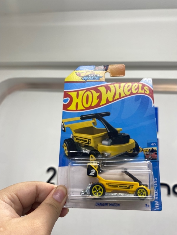 Mô hình xe Hot Wheels Draggin' Wagon - Màu vàng - Newseal