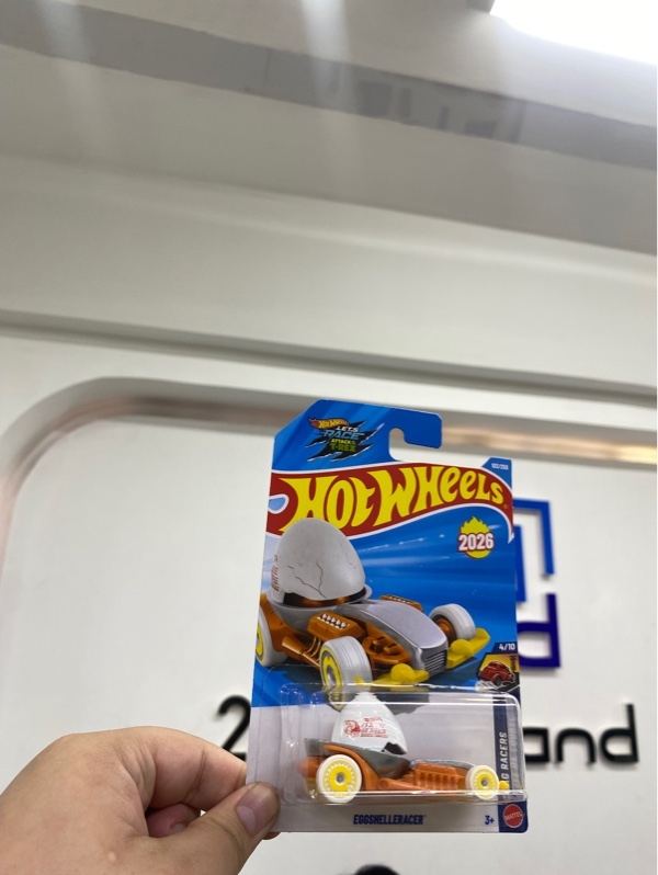 Mô hình xe Hot Wheels Eggshelleracer - Màu vàng - Newseal