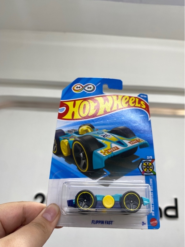 Mô hình xe hot wheels Flippin Fast - Màu xanh - Newseal