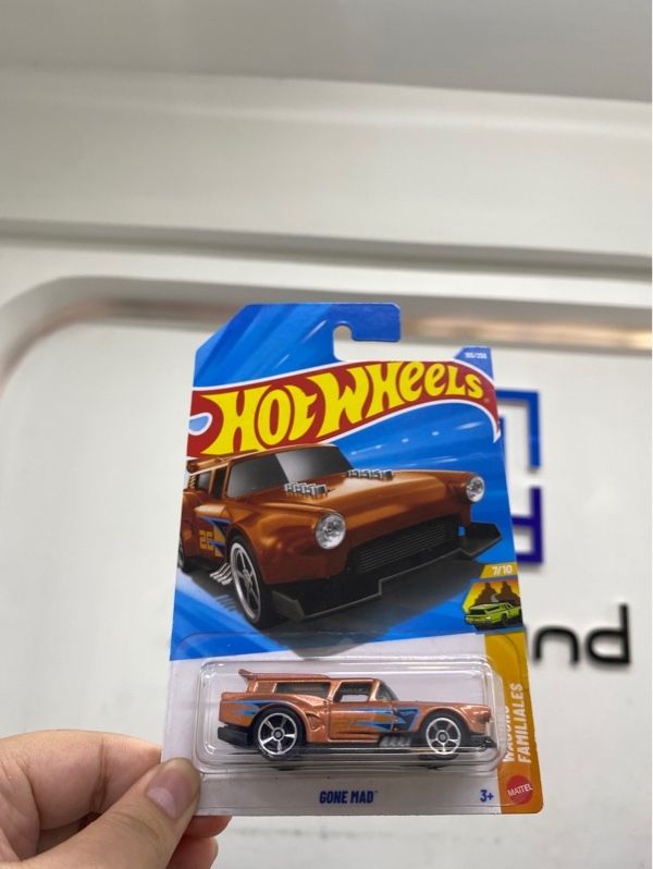Mô hình xe hot wheels Gone Mad - Màu nâu cam - Newseal