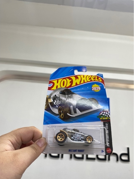 Mô hình xe hot wheels Instant Boost - Màu nâu trắng - Newseal
