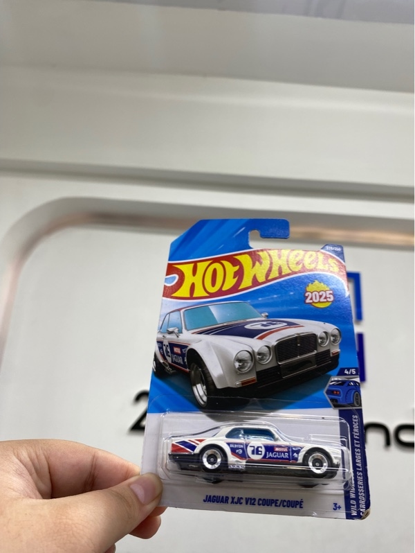 Mô hình xe Hot Wheels JAGUAR XJC V12 COUPE/COUPÉ - Màu xanh trắng - Newseal