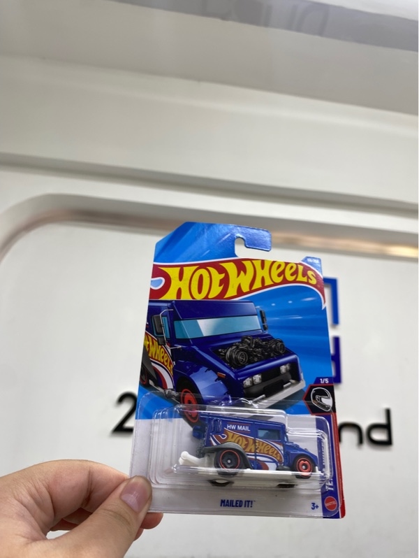 Mô hình xe hot wheels Mailed It! - Màu xanh - Newseal