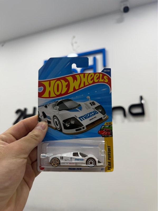 Mô hình xe Hot Wheels Mazda 787B - Newseal