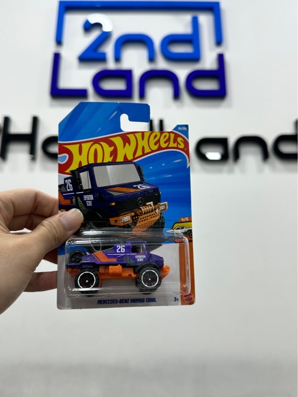 Mô hình xe Hot Wheels Mercedes-Benz Unimog 1300L - Newseal