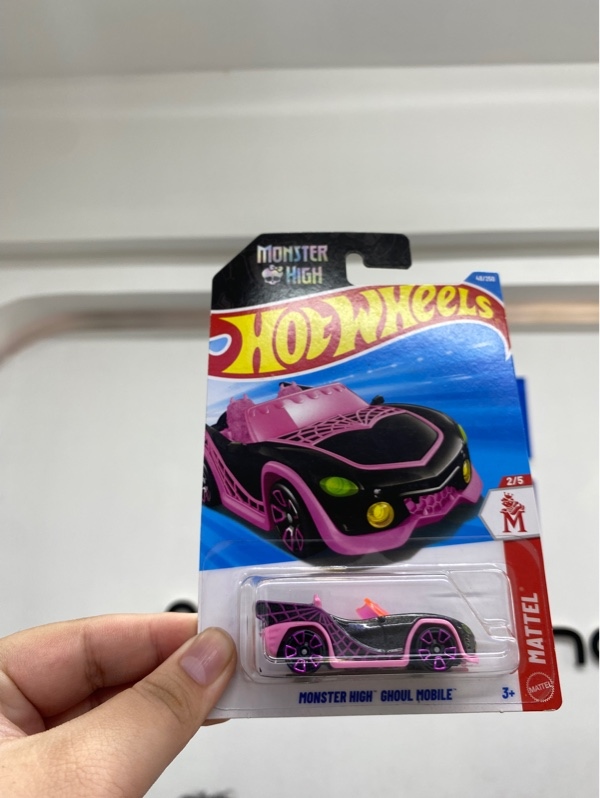 Mô hình xe hot wheels Monster High Ghoul Mobile - Màu hồng - Newseal