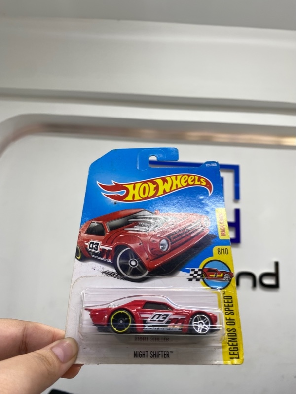 Mô hình xe Hot Wheels NIGHT SHIFTER - Màu đỏ - Newseal