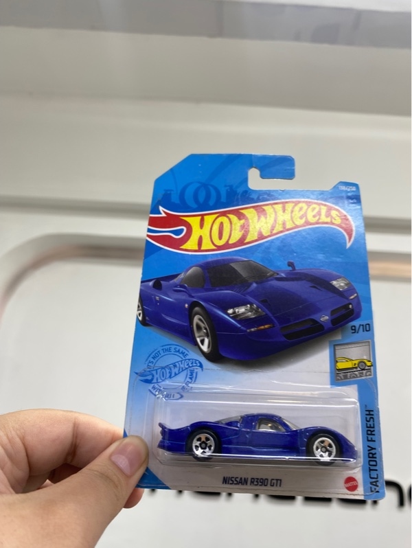 Mô hình xe Hot Wheels Nissan R390 GT1 - Màu xanh - Newseal