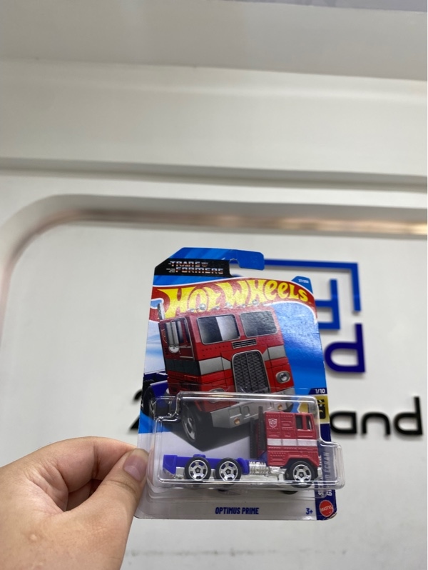 Mô hình xe Hot Wheels Optimus Prime - Màu xanh đỏ - Newseal