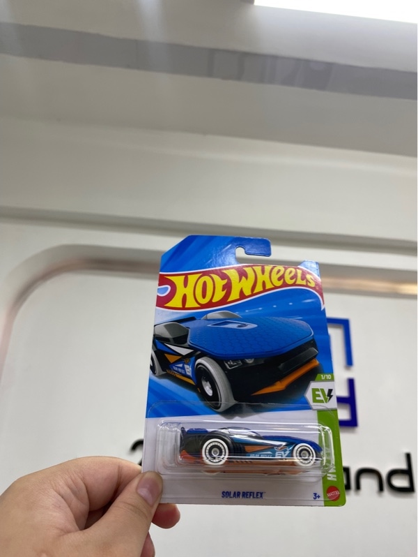 Mô hình xe hot wheels Solar Reflex - Màu xanh cam - Newseal