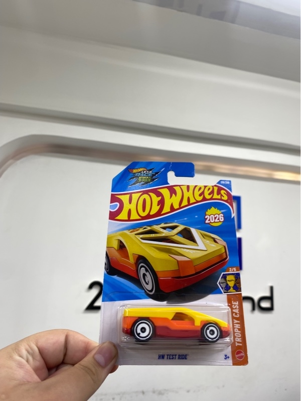 Mô hình xe Hot Wheels Trophy Case - Màu cam vàng - Newseal