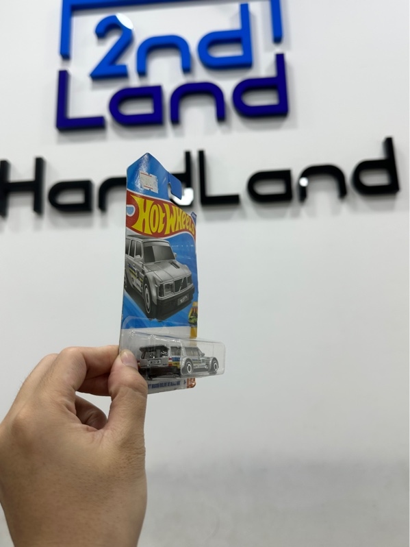 Mô hình xe Hot Wheels - Volvo 240 Drift Wagon - Màu bạc - Newseal