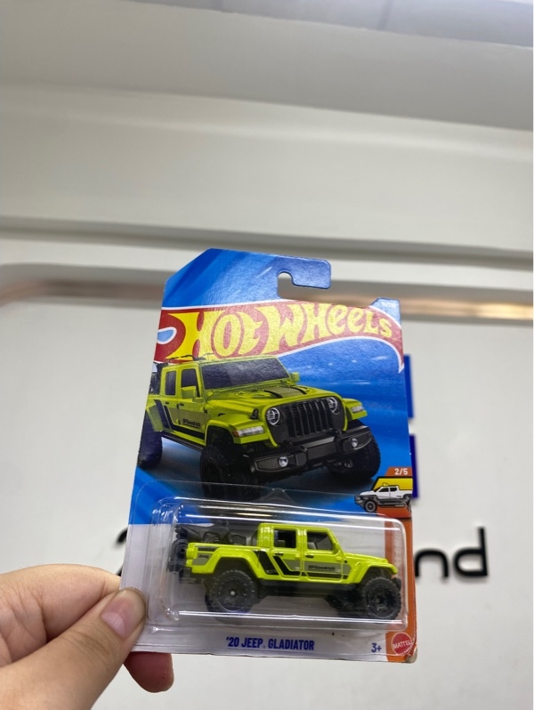 Mô hình xe Hotwheels 20 Jeep Cladiator - Màu xanh dạ quang - Newseal