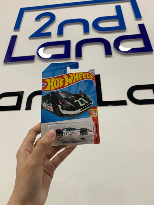 Mô hình xe Hotwheels 67 Ford GT40 MK.IV - Màu xanh lá - Ngoại hình: 98% - Box