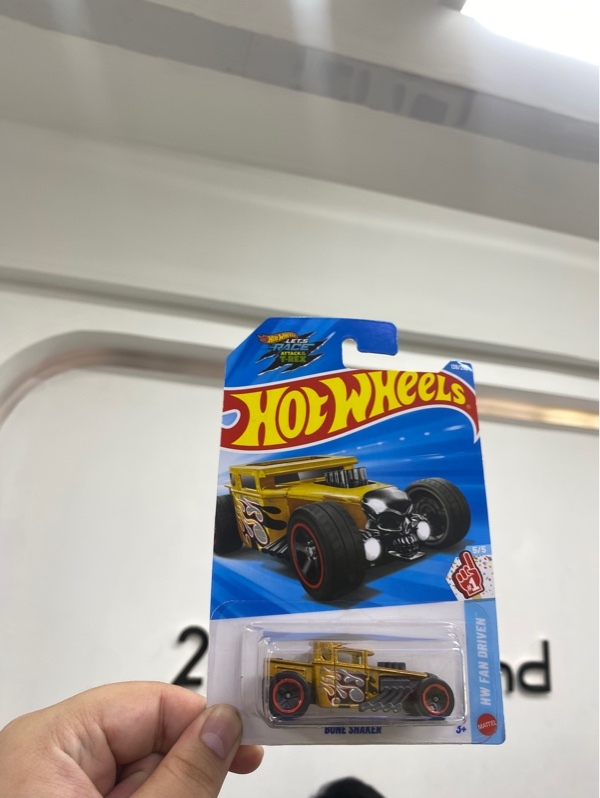 Mô hình xe Hotwheels Bone Shaker - Màu vàng - Newseal