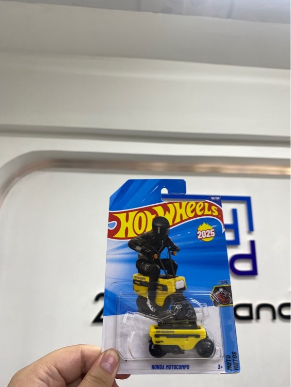 Mô hình xe Hotwheels Honda Motocompo - Màu vàng đen - Newseal