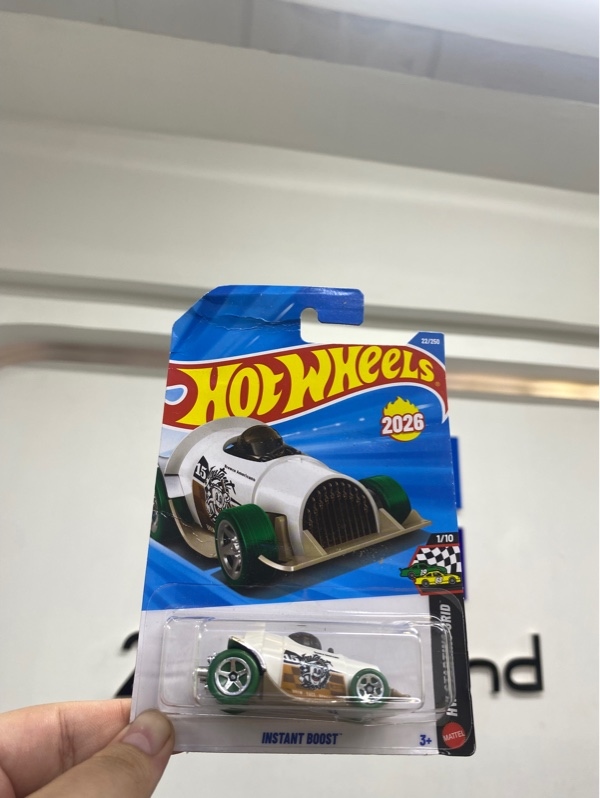 Mô hình xe Hotwheels Instant Boost - Màu trắng xanh - Newseal