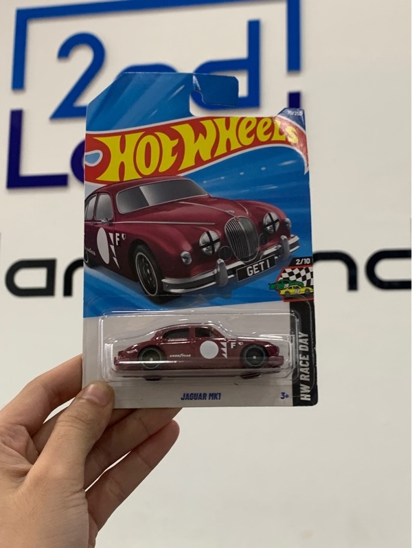 Mô hình xe Hotwheels Jaguar MK1 - Màu đỏ - Newseal