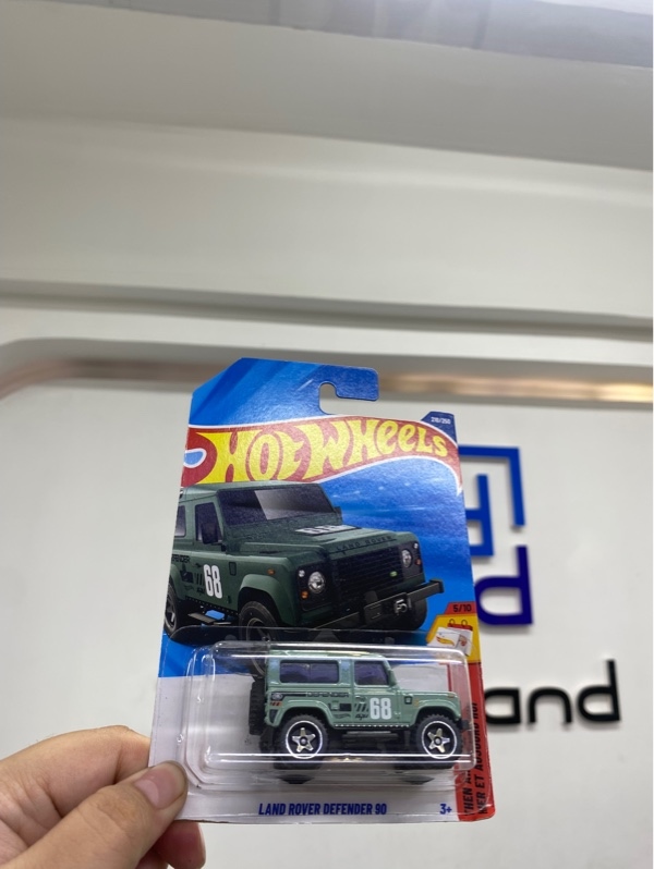 Mô hình xe Hotwheels Land Rover Defender 90 - Màu xanh - Newseal
