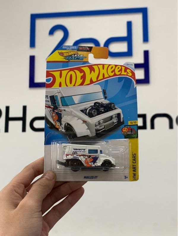 Mô hình xe Hotwheels Mailed IT - Màu trắng - Newseal