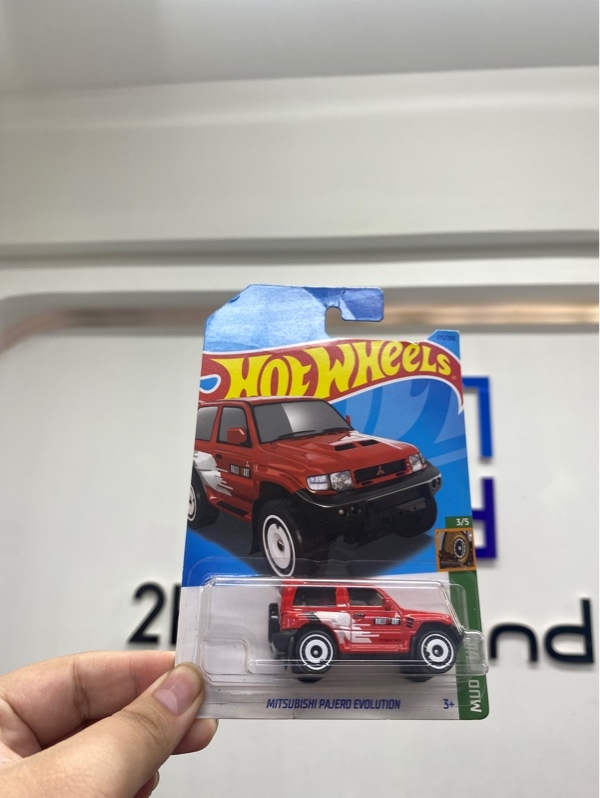 Mô hình xe HotWheels Mitsubishi Pajero Evolution - Màu đỏ - Newseal